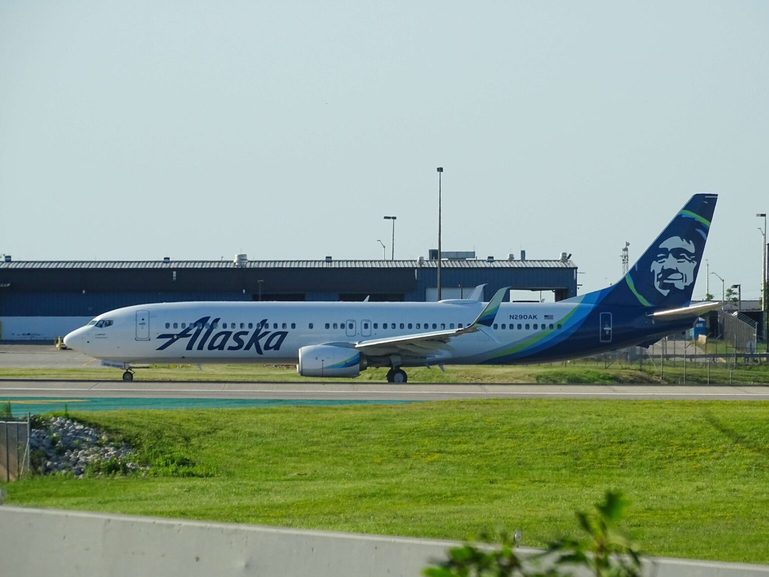 Alaska Airlines Odor Incident Causes Flight Diversion to Honolulu A plane from Alaska Airline