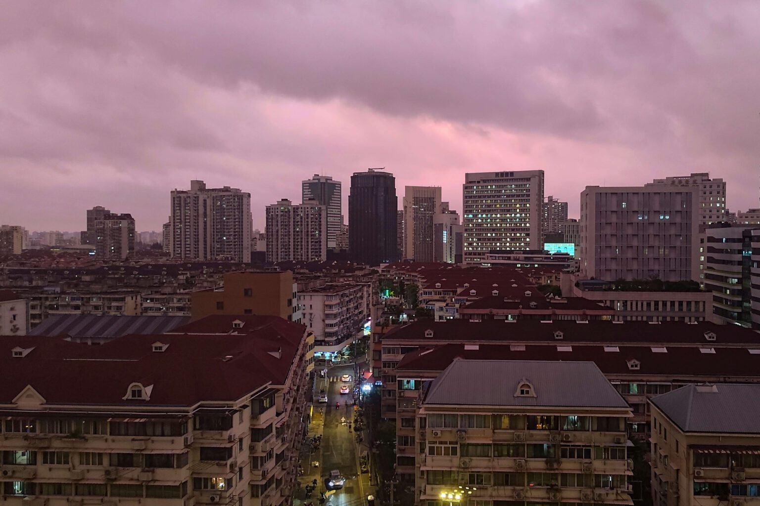 Shanghai Residents Flee as Typhoon Bebinca Approaches