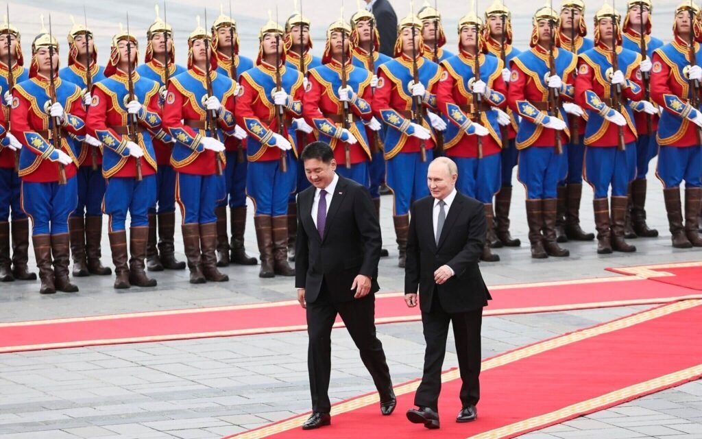 Vladimir Putin with Mongolian President Ukhnaagiin Khürelsükh