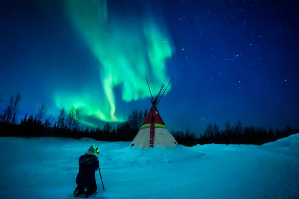 Photographing the Aurora Borealis, northern lights, in subfreezing temperatures