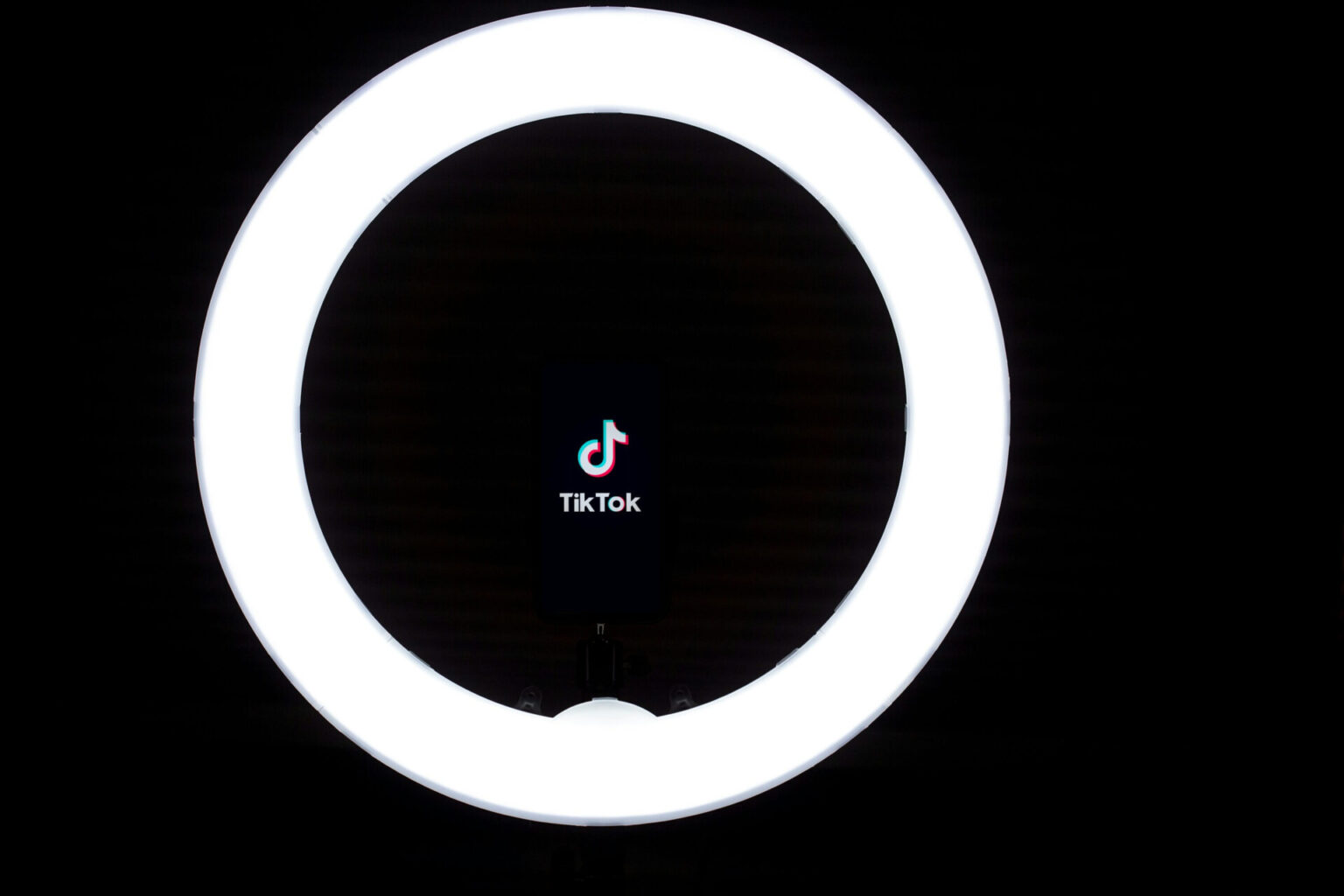 US Court Rejects TikTok’s Appeal Against 2025 Ban Law TikTok´s logo is showing inside the ring light.