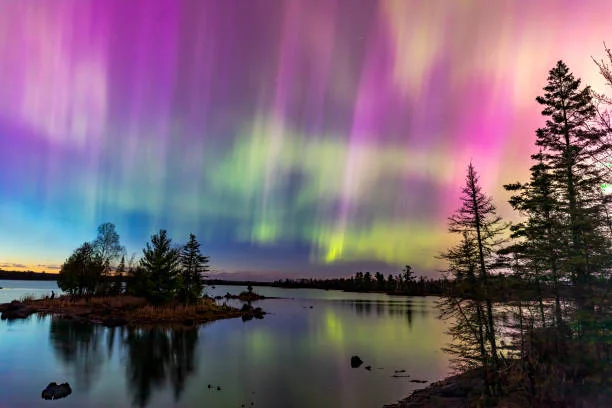 Chase the Aurora: Best Time to See the Northern Lights aurora