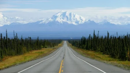 Moving to Alaska Made Simple with Local Insights and Practical Tips beautiful mountains