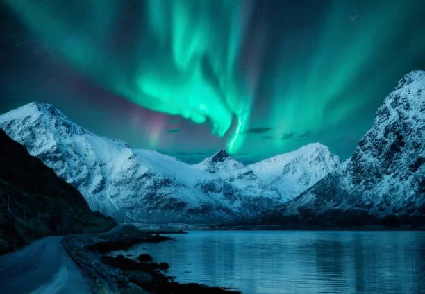Chase the Aurora: Best Time to See the Northern Lights northern lights 2