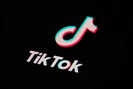 TikTok Ban in the US Raises Uncertainty as Trump Weighs Extension TikTok´s Logo.