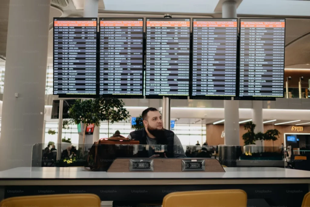 7 Things Everyone Does When Arriving at the Airport Airport