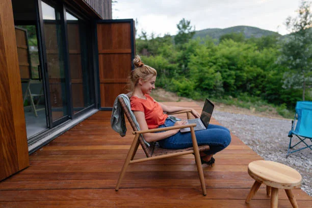 Cheapest Ways to See Northern Lights cabin