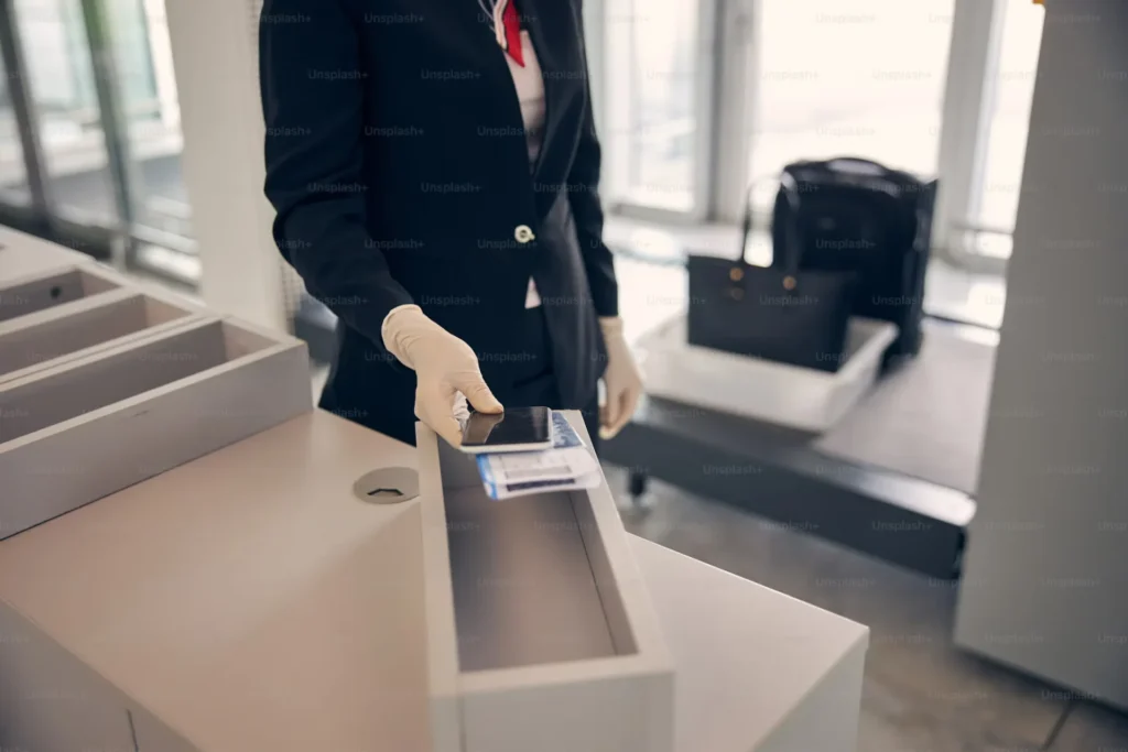 7 Things Everyone Does When Arriving at the Airport Airport