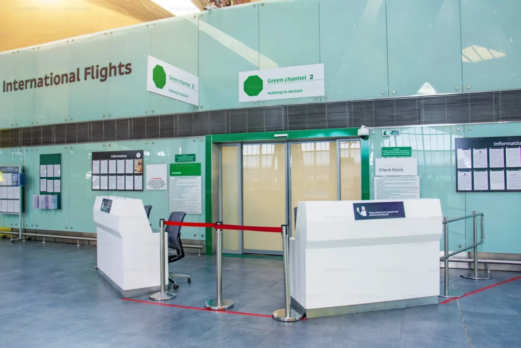 7 Things Everyone Does When Arriving at the Airport Airport