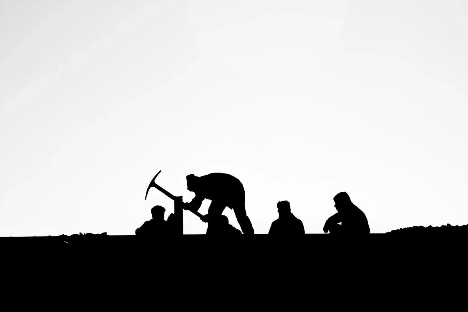 Alaska’s Nonresident Workforce Reached a New Record Amid Labor Shortages A group of Laborers working.