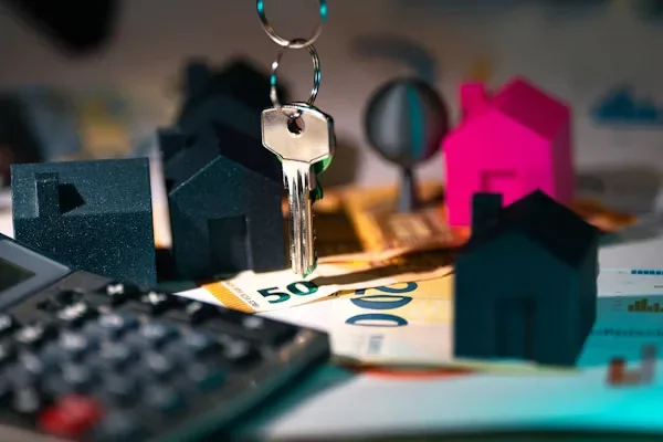 How to Prepare When Meeting a Buyer's Agent a key and house on table