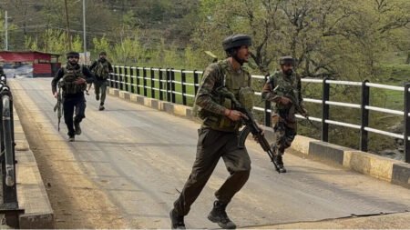 Soldiers running towards the crime scene.