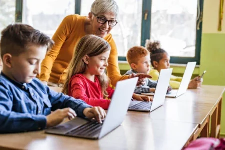 Online-learning-in-schools