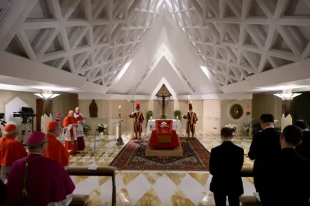 Pope Francis’s Funeral Service Will be on Saturday in Vatican City The body of Pope Francis is placed in an open casket during the rite of the declaration of death.