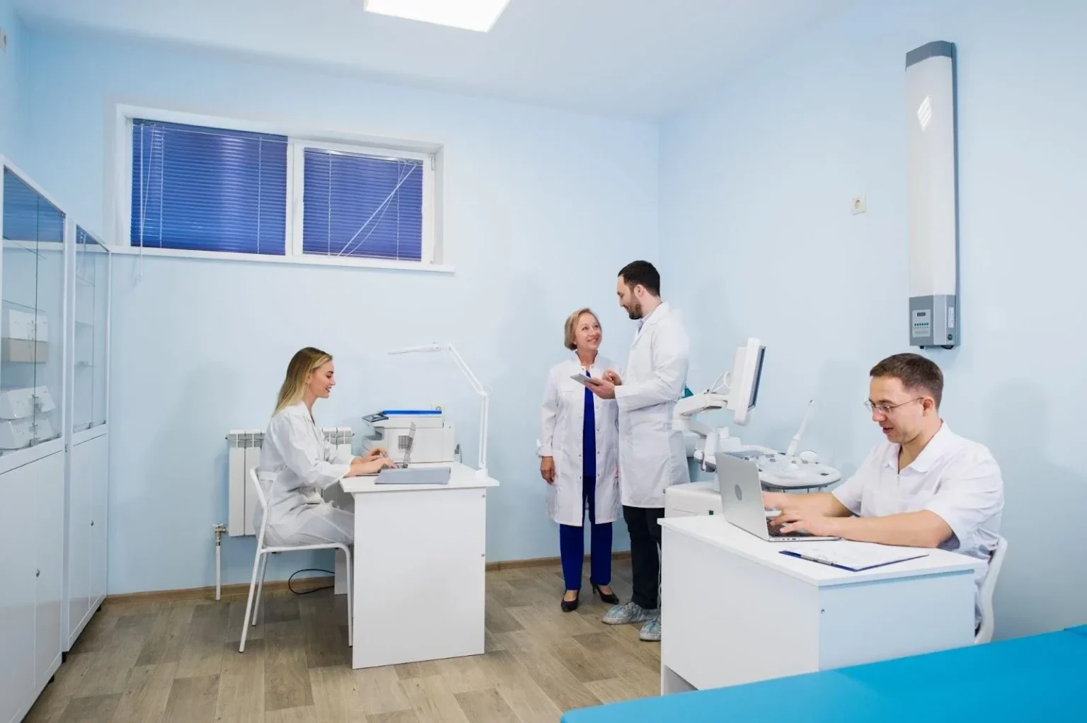 doctors are talking in clinic