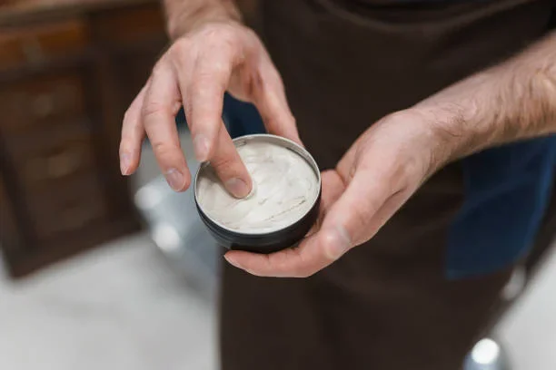 How to Apply Hair Pomades Correctly for a Perfect Look Hairdresser using hair pomade