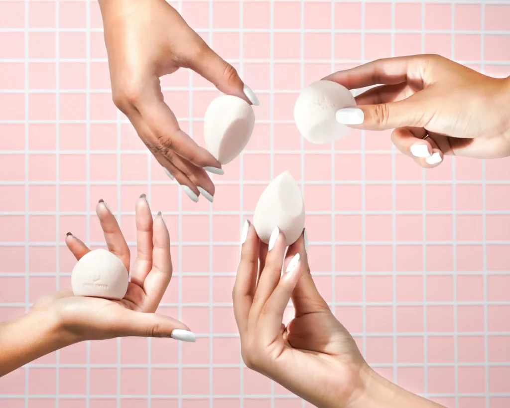 5 Best Tips for Buying the Right Liquid Foundation Hand holding makeup sponges