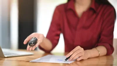 Lamborghini on Demand: Why Renting Beats Owning in Dubai’s Luxury Car Scene woman holding car keys