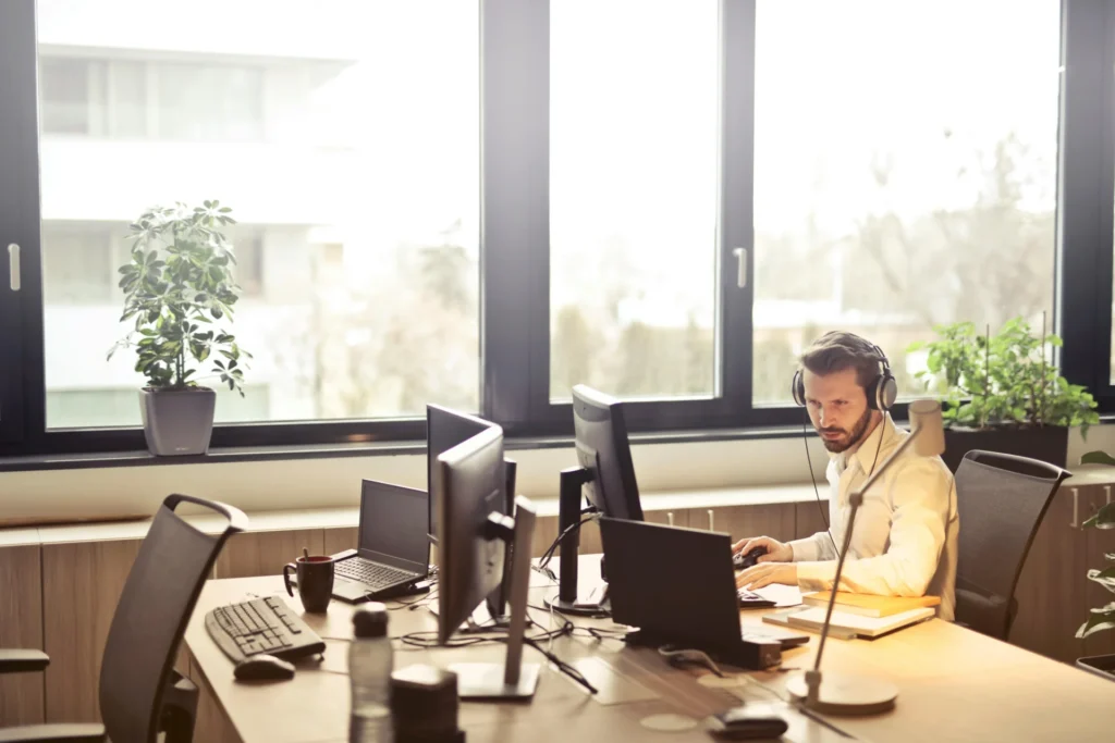 Cloud Call Centers Are Revolutionizing E-Commerce: Is It Time to Adapt? A man is using laptop
