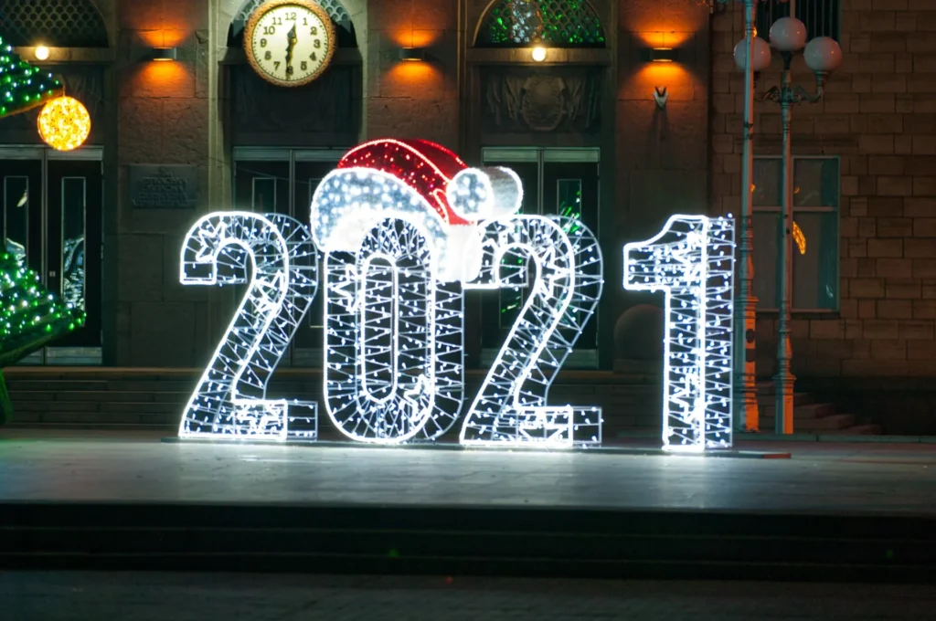 Creative Ways to Use Outdoor LED Displays for Seasonal Campaigns white and red lights