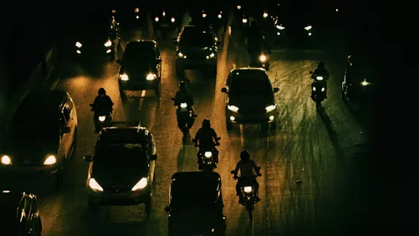 Vital Tips to Improve Projects Using Hired Traffic Management Experts cars and bikes on road
