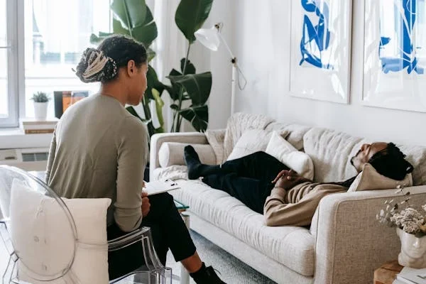 In-Home Mental Health Care vs Outpatient Clinics: Pros and Cons man lying on bed talking to psychologist