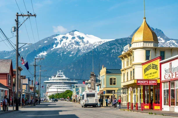 Things to Do in Skagway, Alaska: A Quick Guide to the Best Attractions skagway townscape