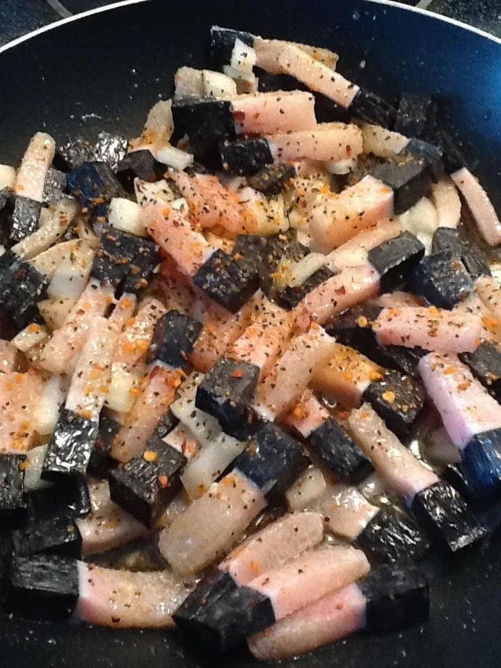 Most Popular Alaskan Food: Traditional Dishes That Define the Last Frontier Muktuk