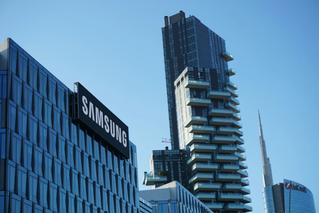 A building with Samsung´s logo.