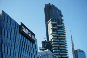 A building with Samsung´s logo.