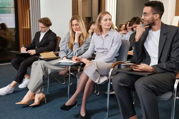 What to Wear to Networking Events Without Looking Overdressed or Underwhelming a group of people sitting next to each other