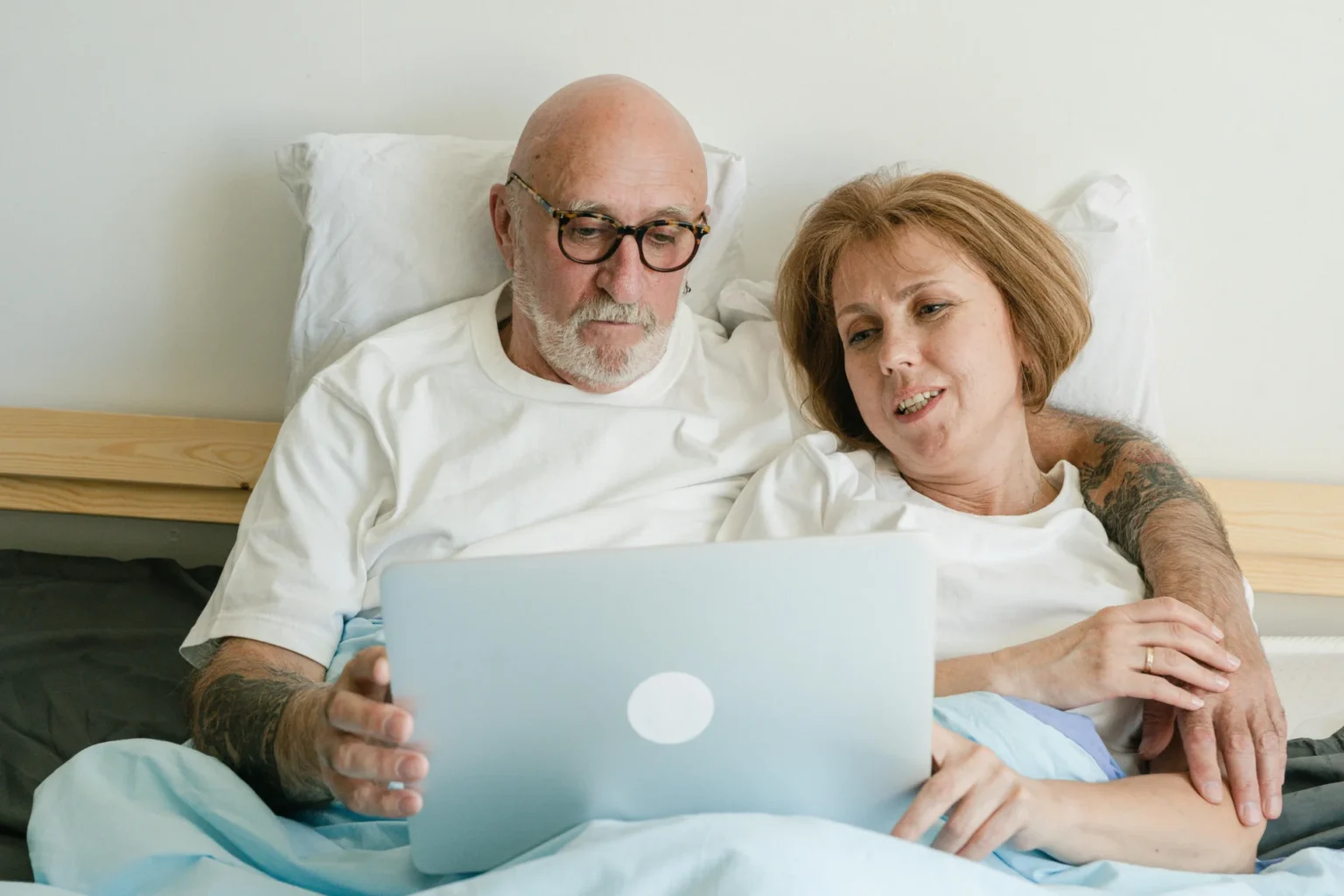 Elderly people looking at the screen
