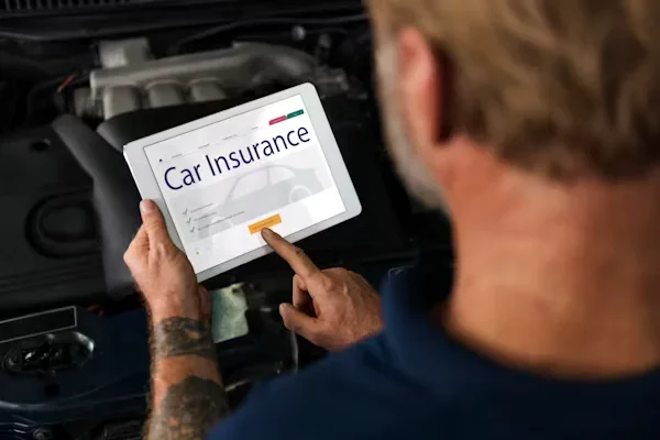 How Insurance Companies Delay Melville Truck Accident Settlements A man holding tablet