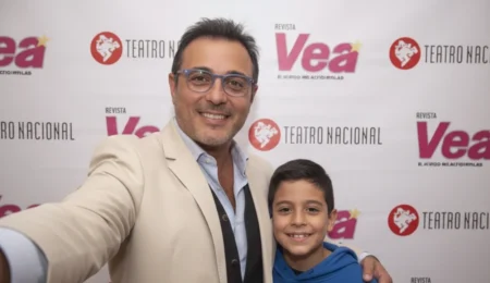 Mariano Bacaleinik with child fan