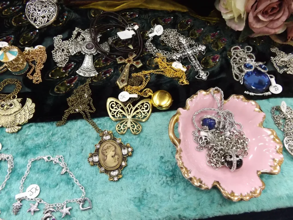 vintage jewellery