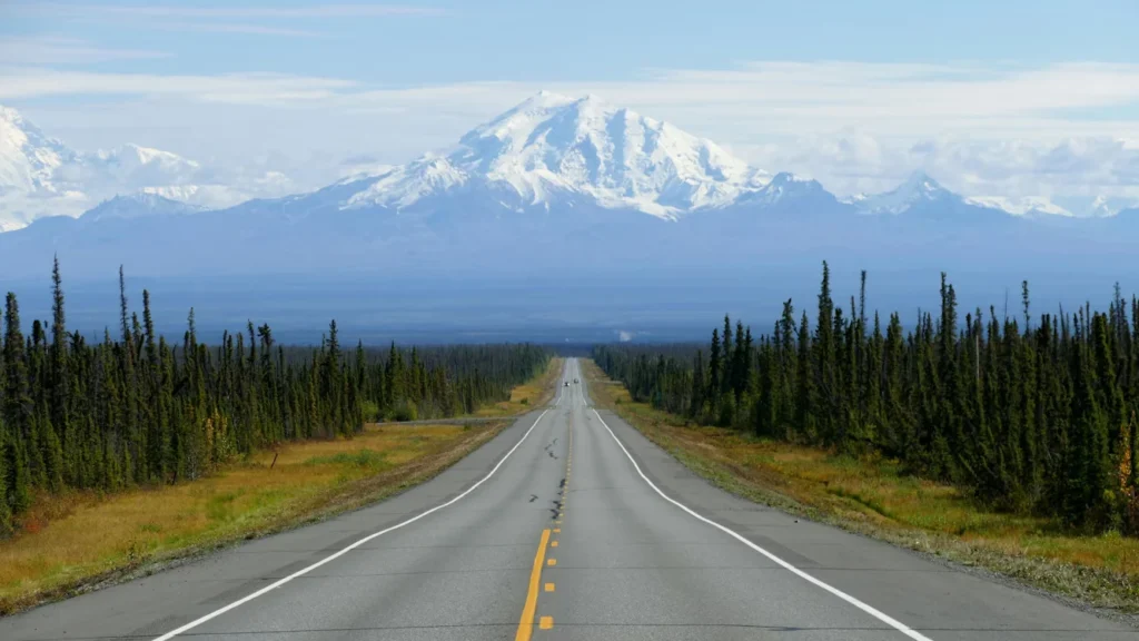 Planning an Alaska Journey: How to Connect Famous Trip Spots with Wider US and Canada Travel